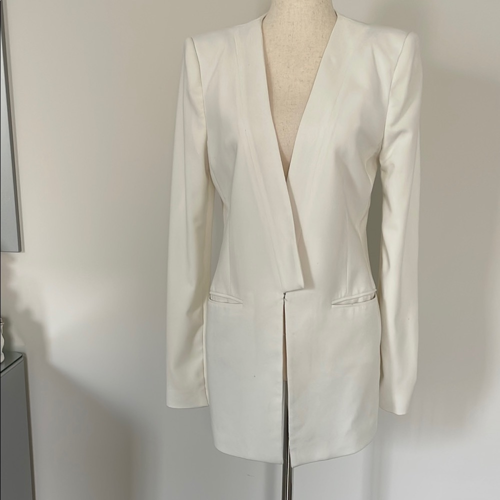 BCBGMaxAzria White Blazer with Notched Lapels and Oversized Silhouette